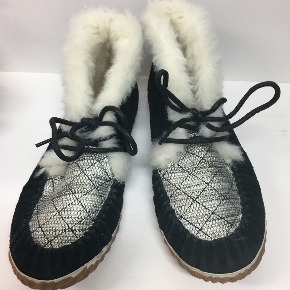 SOREL Sheepskin Lined slippers size 9.5